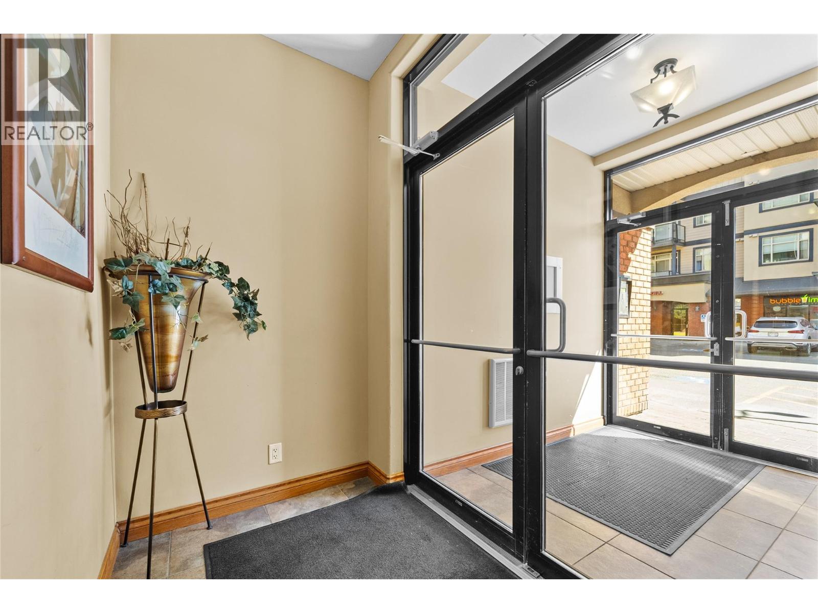 #204 795 McGill Road - 27