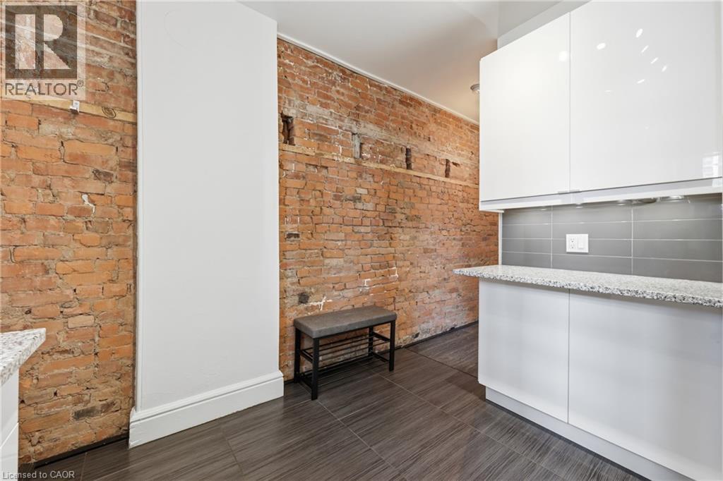 252 KING Street W - 33