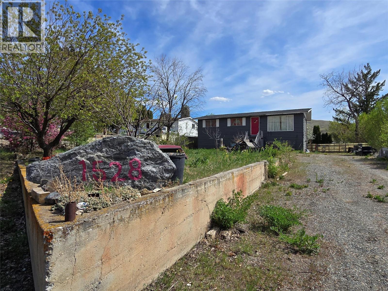 1528 VALLEYVIEW Crescent - main photo