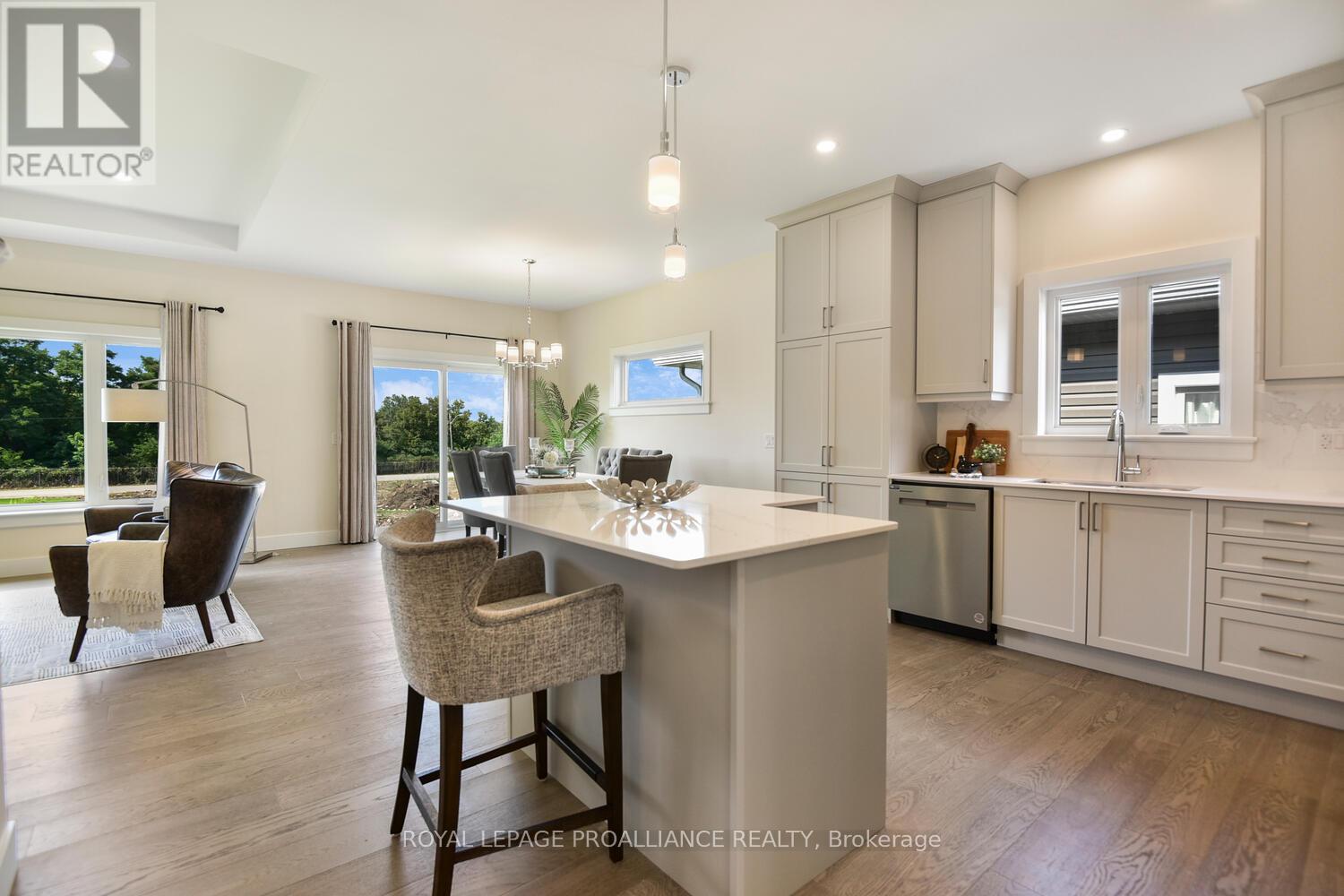 33 DOUGLAS MARSHALL CRESCENT - 10