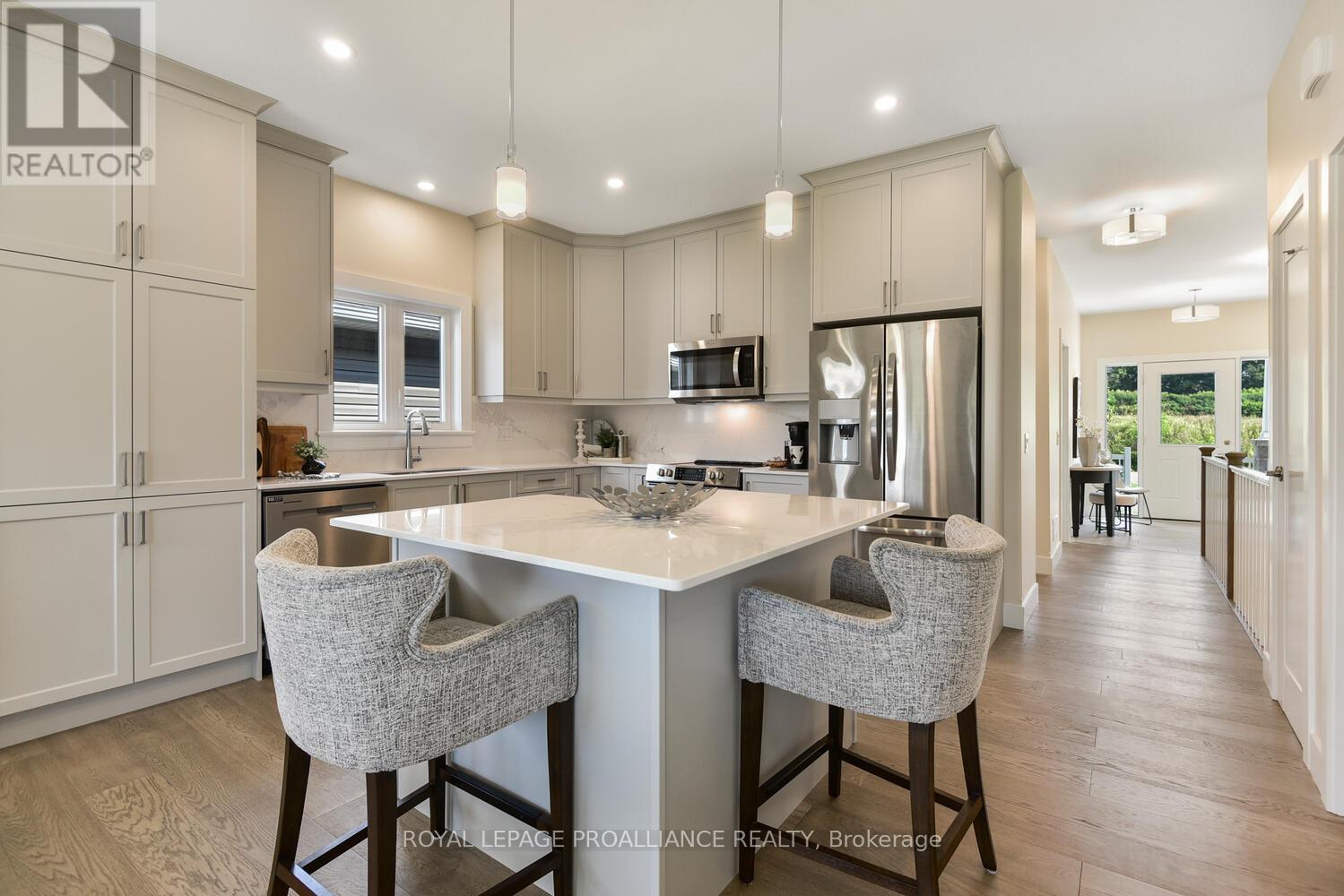 33 DOUGLAS MARSHALL CRESCENT - 11