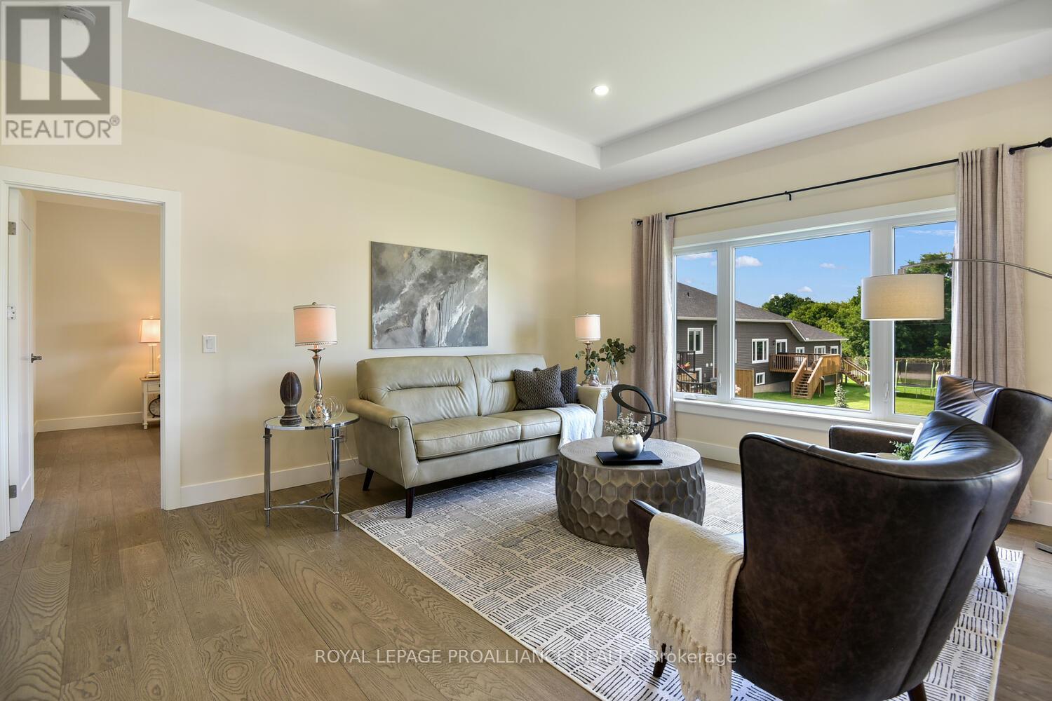 33 DOUGLAS MARSHALL CRESCENT - 13