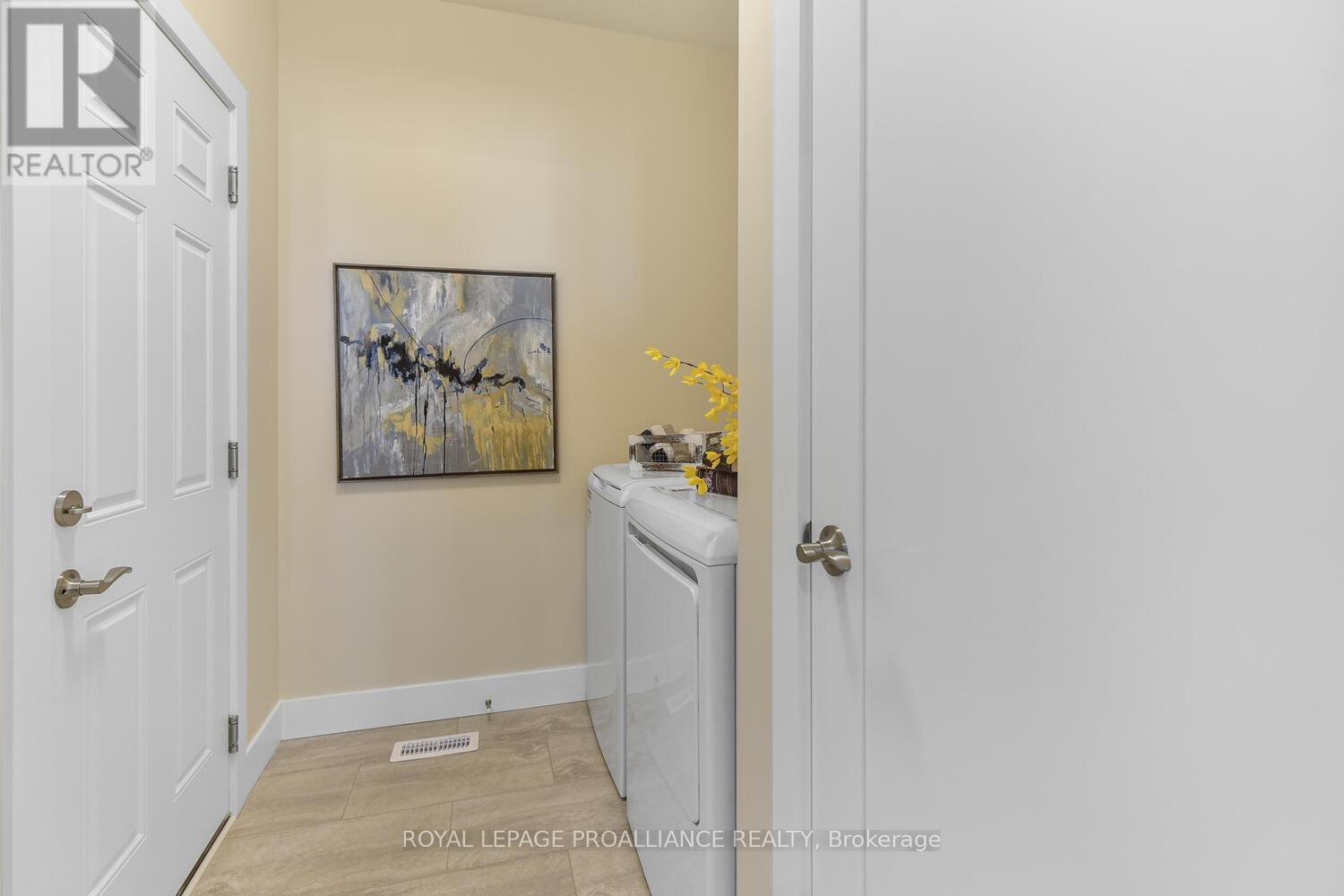 33 DOUGLAS MARSHALL CRESCENT - 16