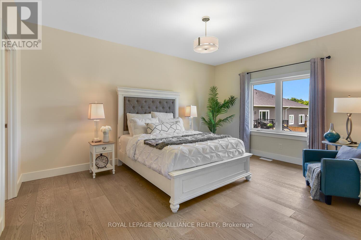 33 DOUGLAS MARSHALL CRESCENT - 18