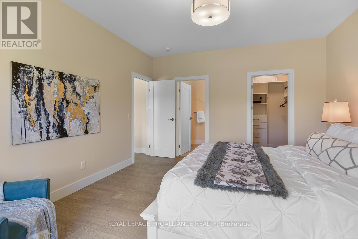 33 DOUGLAS MARSHALL CRESCENT - 19