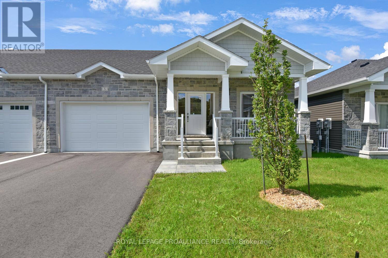33 DOUGLAS MARSHALL CRESCENT - 2