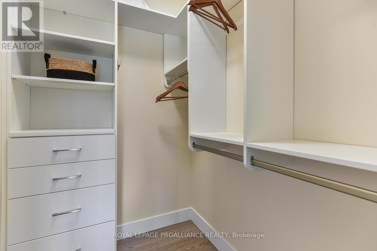 33 DOUGLAS MARSHALL CRESCENT - 20