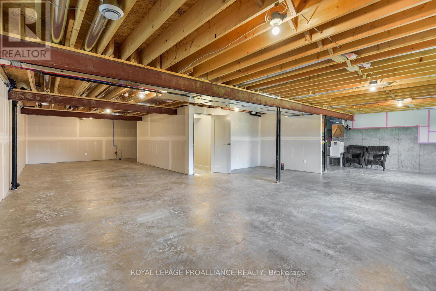 33 DOUGLAS MARSHALL CRESCENT - 22