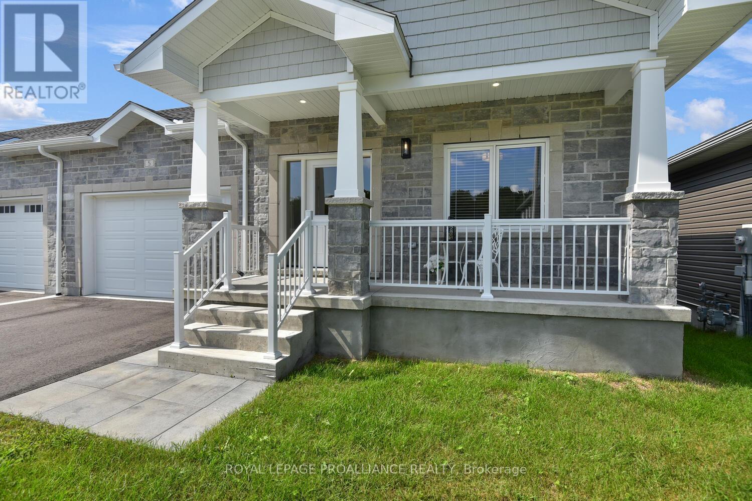 33 DOUGLAS MARSHALL CRESCENT - 3