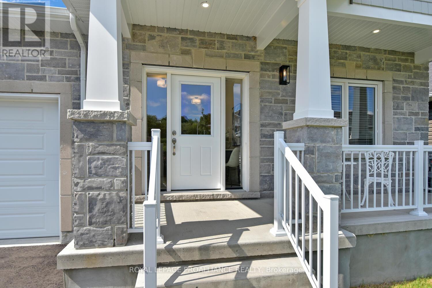 33 DOUGLAS MARSHALL CRESCENT - 4