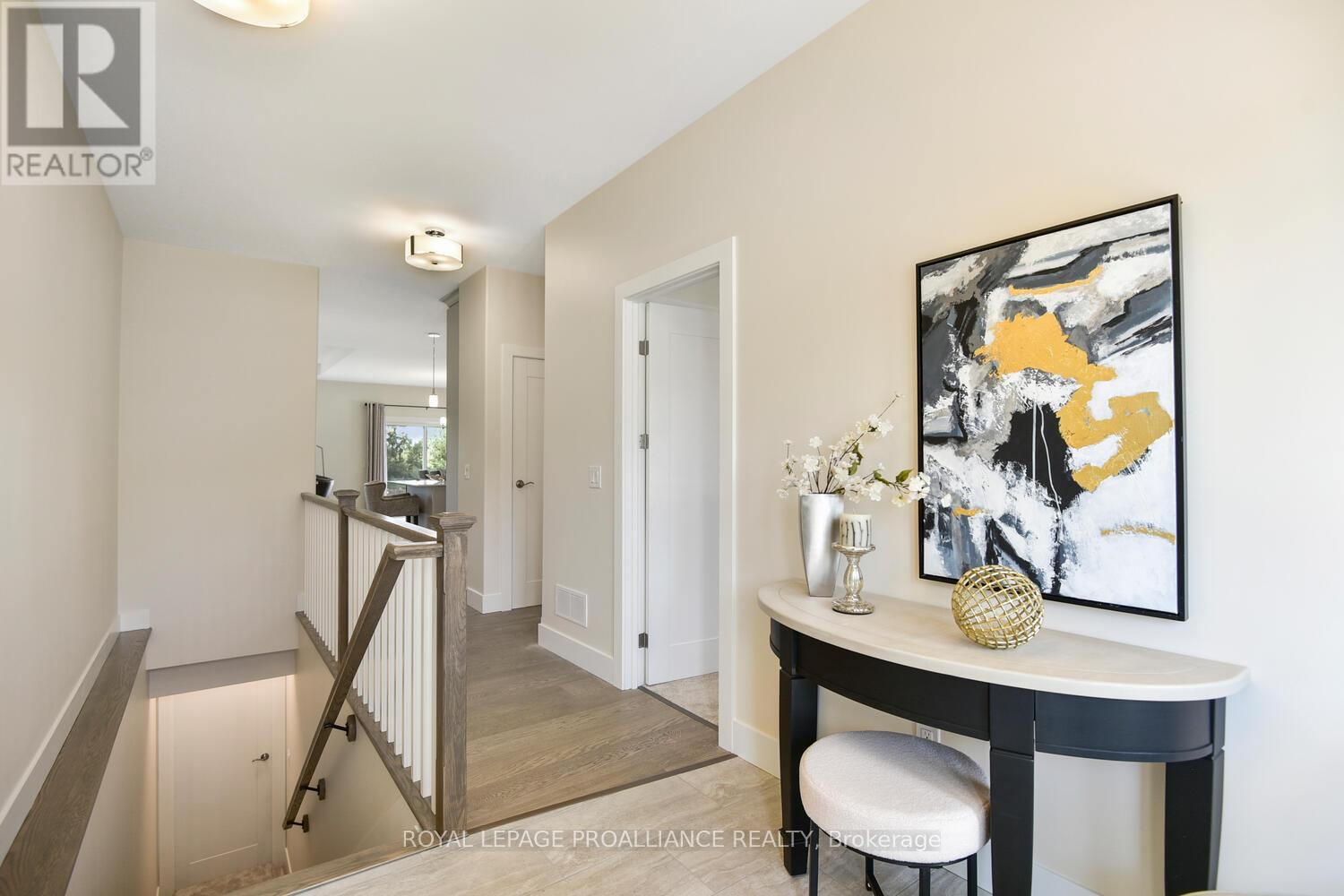 33 DOUGLAS MARSHALL CRESCENT - 6