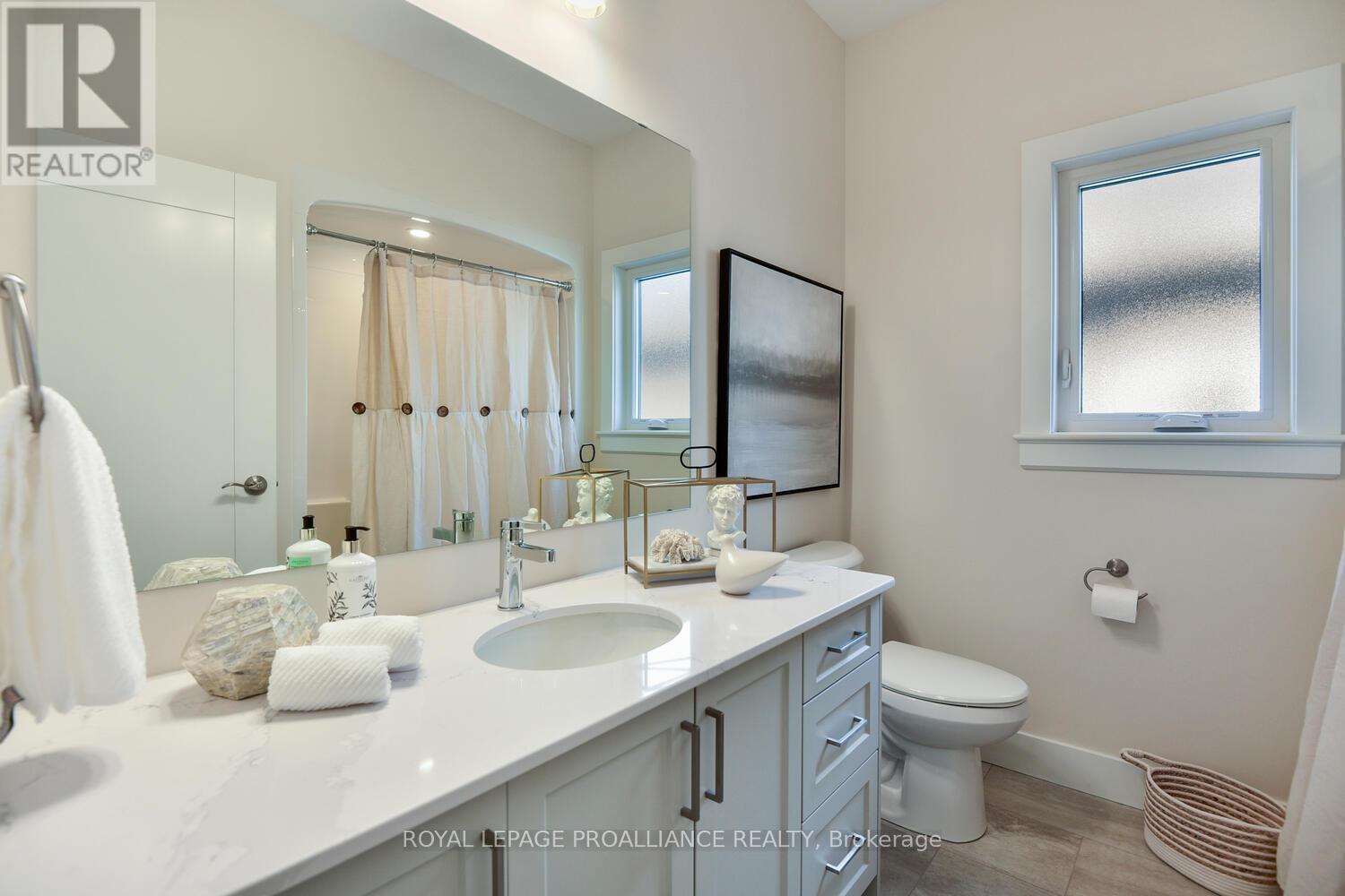 33 DOUGLAS MARSHALL CRESCENT - 9
