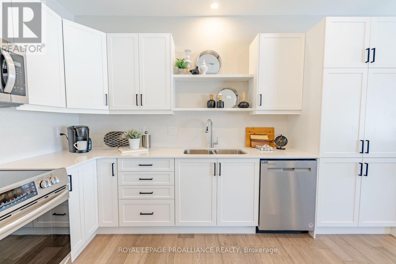 31 DOUGLAS MARSHALL CRESCENT - 10