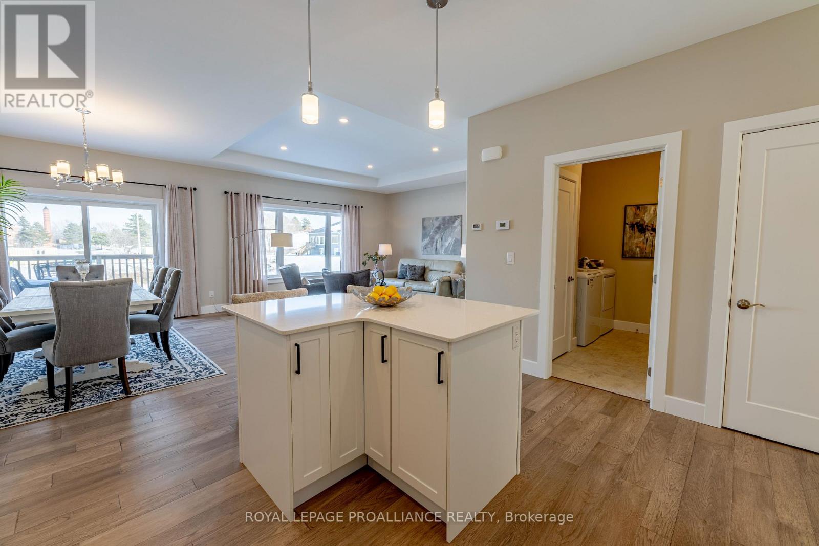 31 DOUGLAS MARSHALL CRESCENT - 11