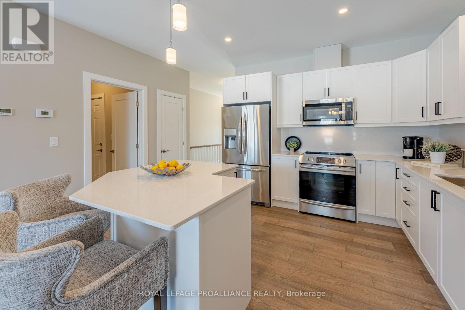 31 DOUGLAS MARSHALL CRESCENT - 12