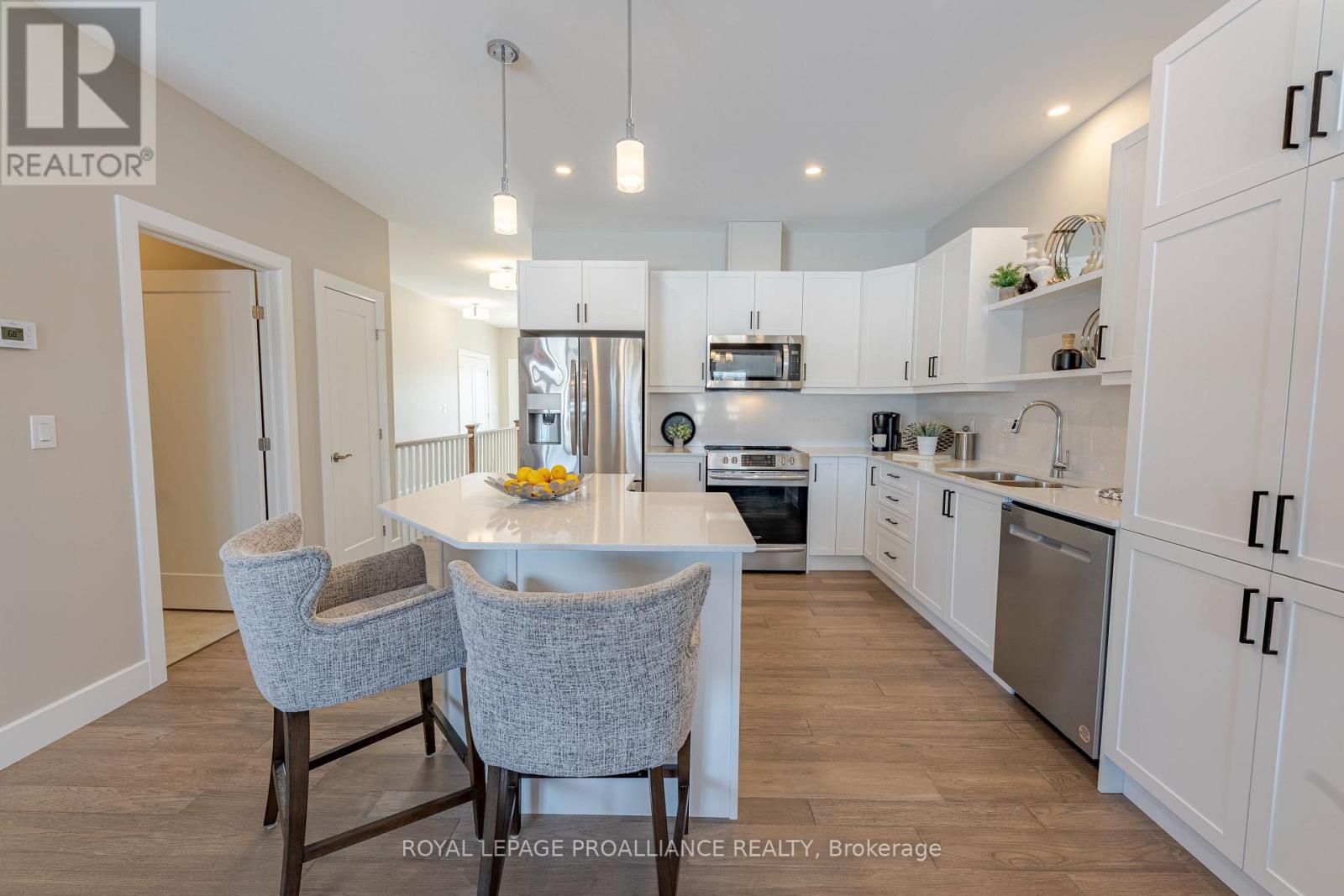 31 DOUGLAS MARSHALL CRESCENT - 13
