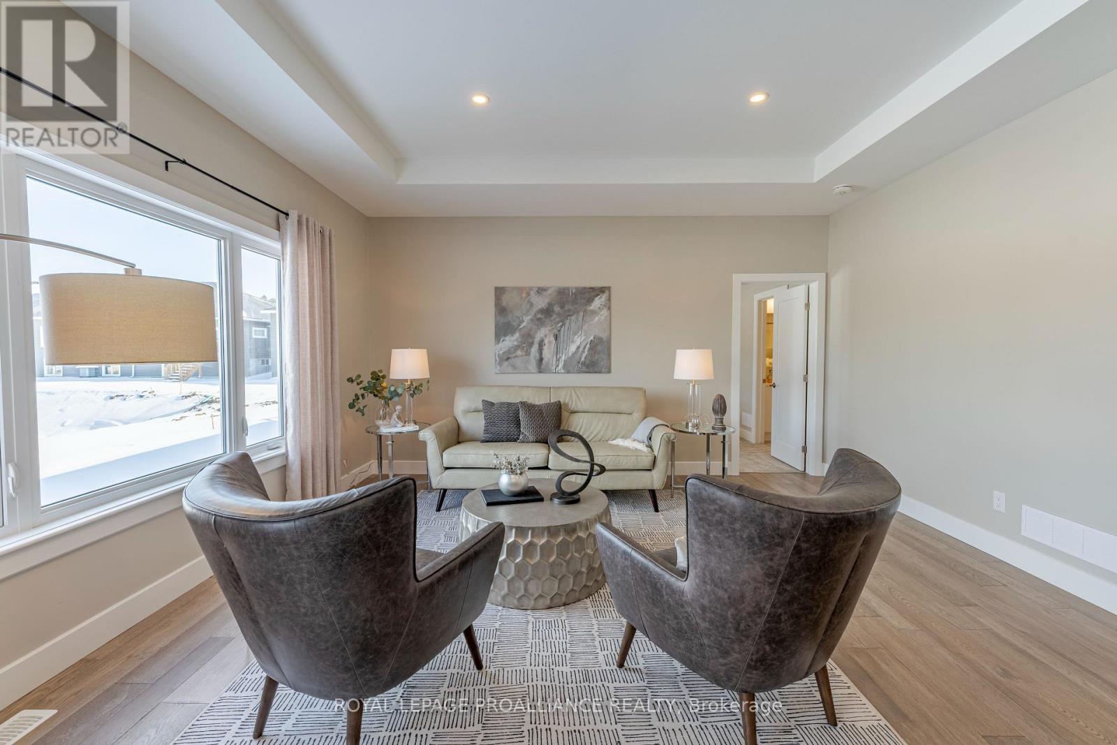 31 DOUGLAS MARSHALL CRESCENT - 15