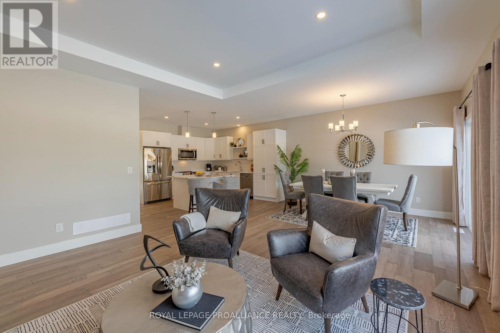 31 DOUGLAS MARSHALL CRESCENT - 19