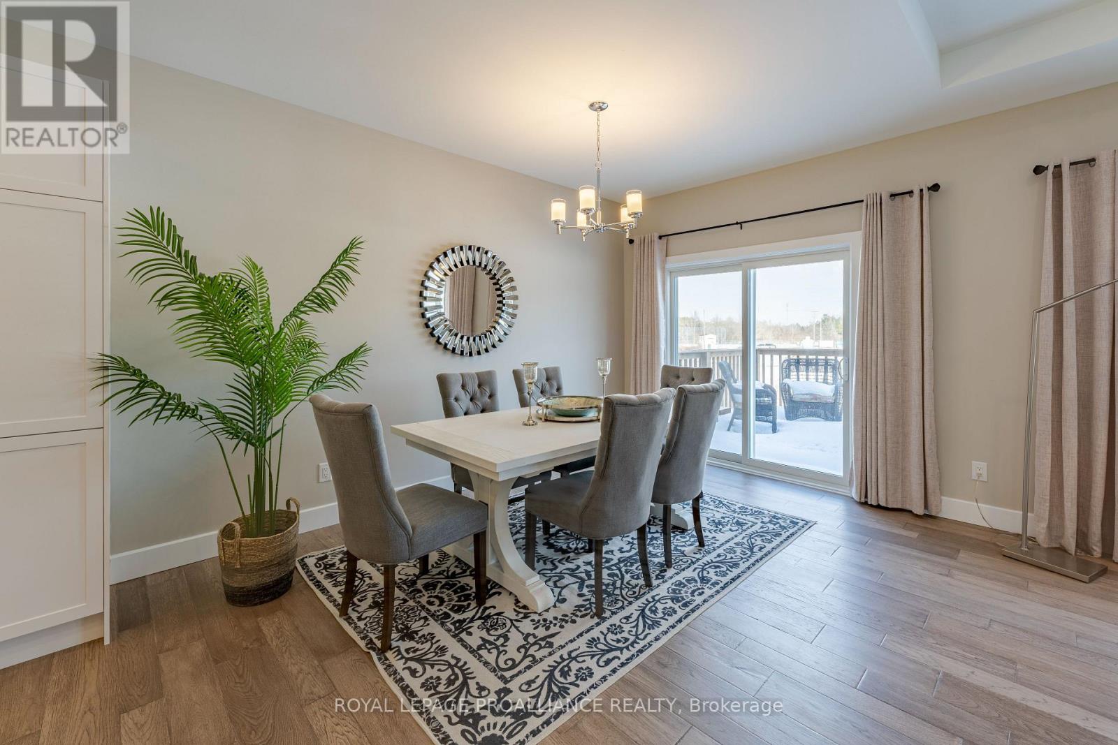 31 DOUGLAS MARSHALL CRESCENT - 21
