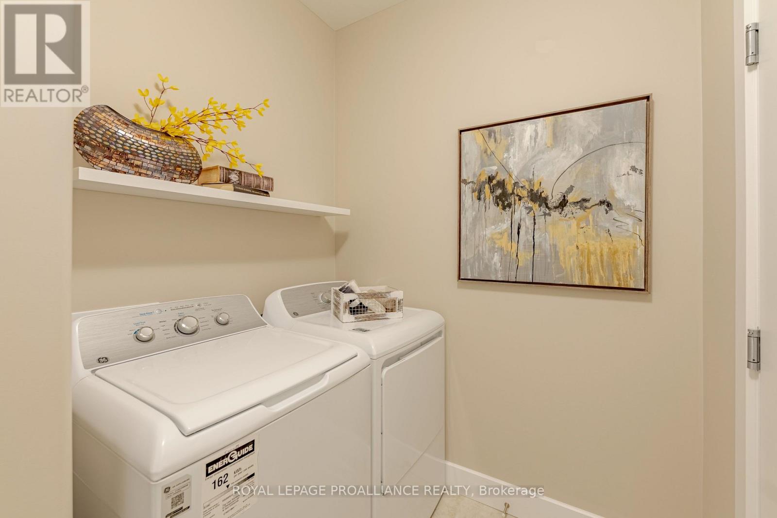 31 DOUGLAS MARSHALL CRESCENT - 28