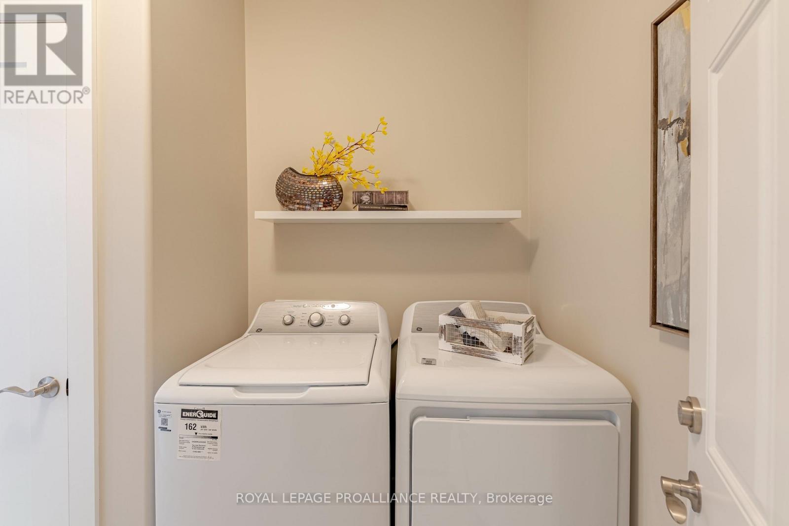 31 DOUGLAS MARSHALL CRESCENT - 29