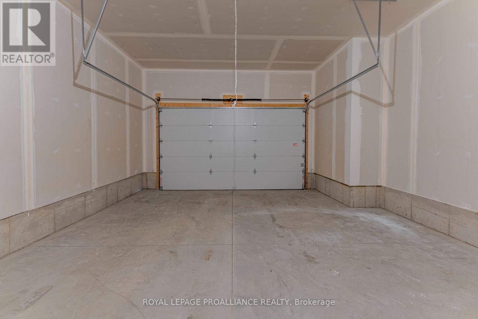 31 DOUGLAS MARSHALL CRESCENT - 30