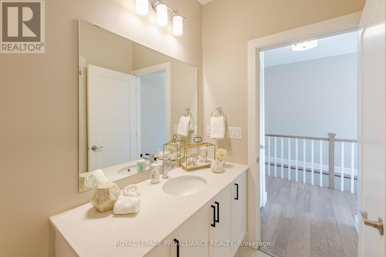 31 DOUGLAS MARSHALL CRESCENT - 6