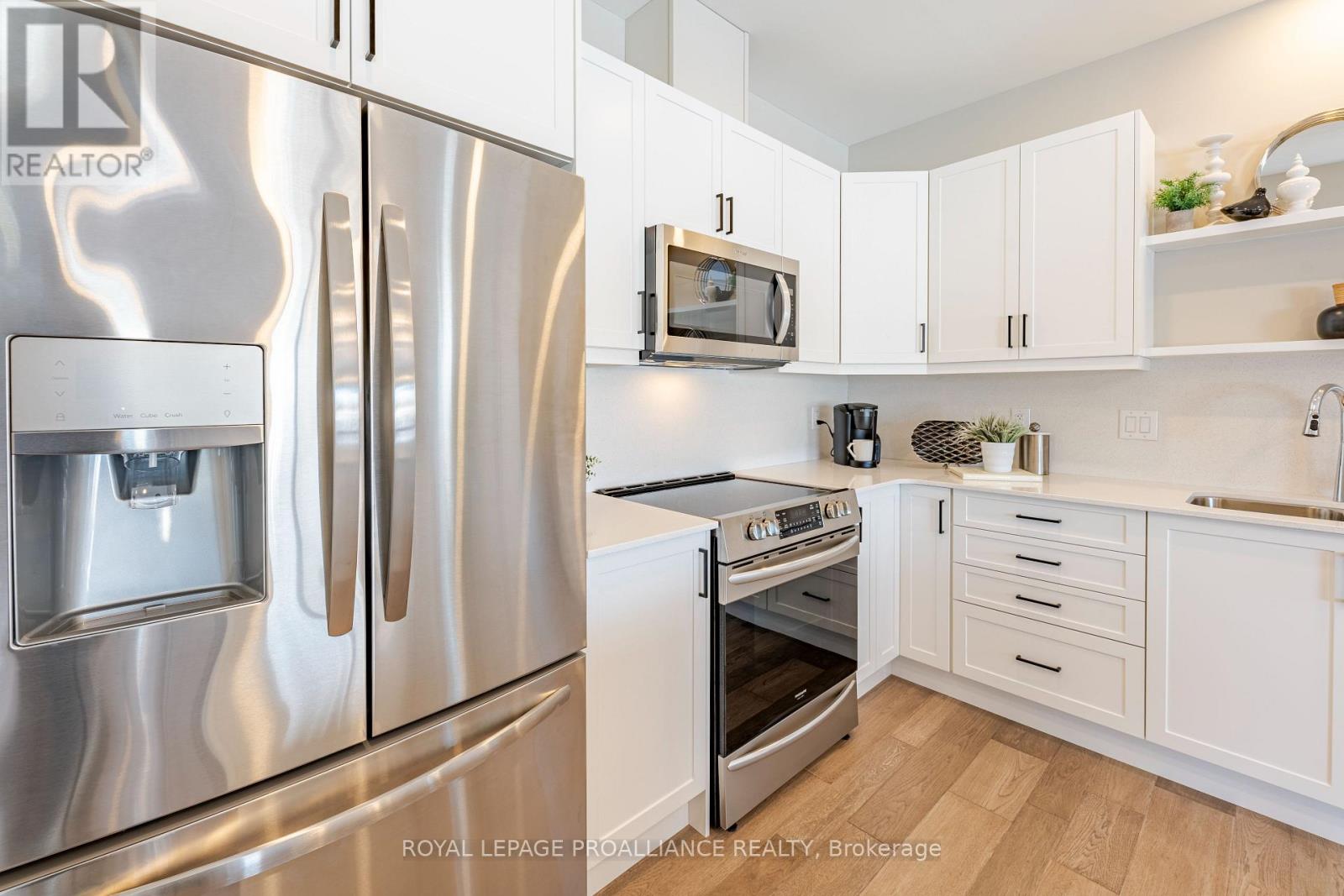 31 DOUGLAS MARSHALL CRESCENT - 9