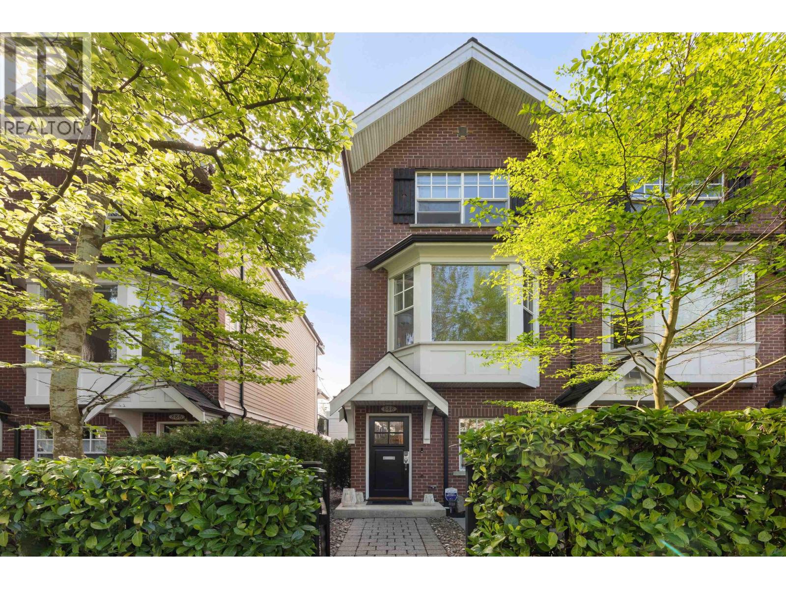 888 W 15TH AVENUE