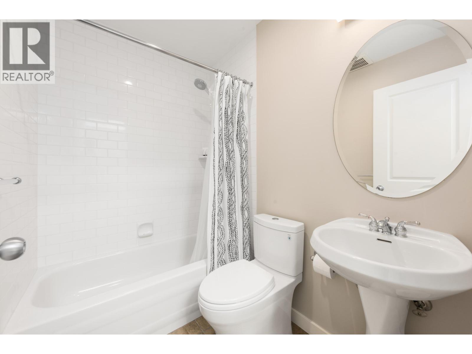 888 W 15TH AVENUE — photo 3