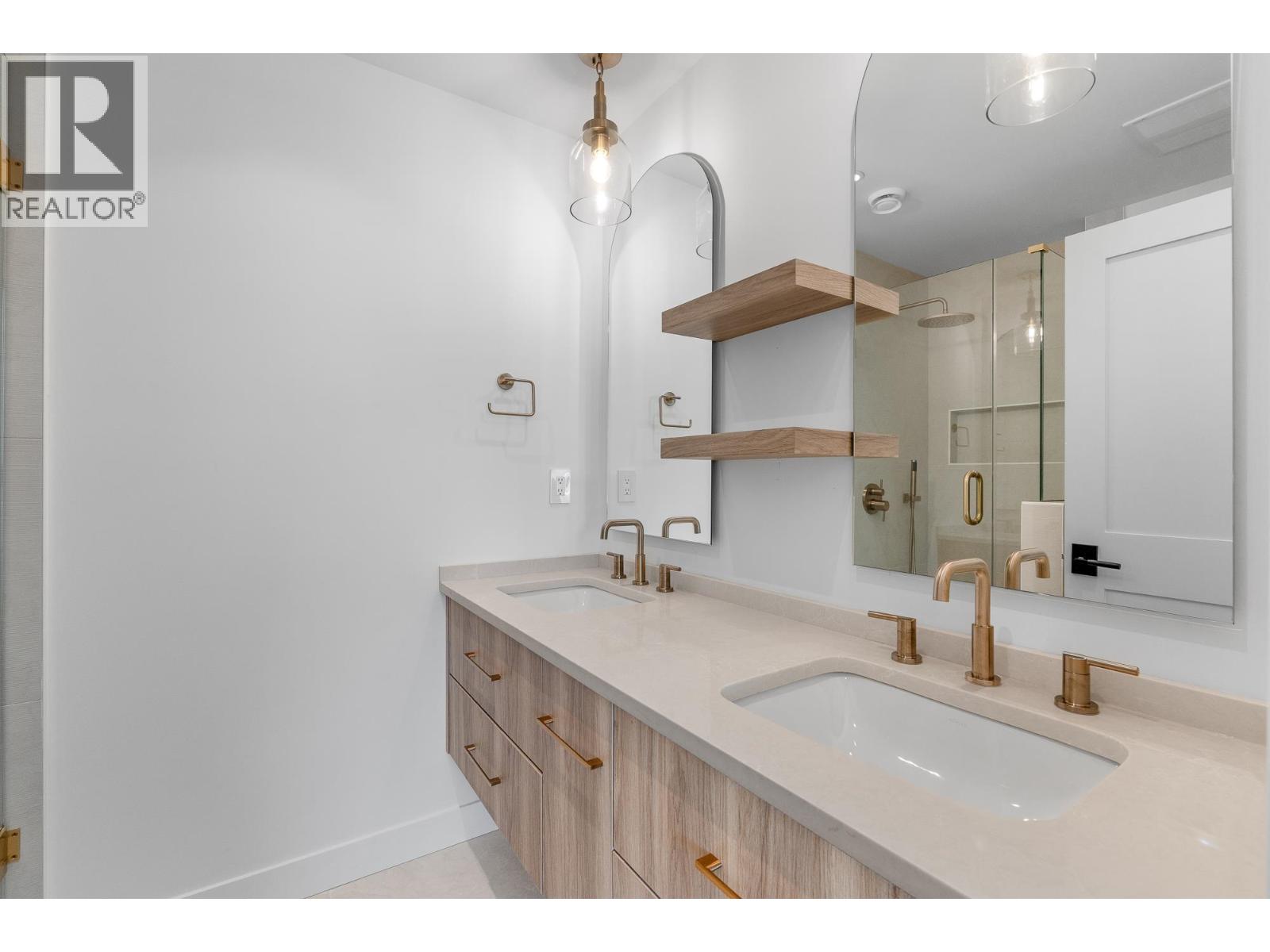 1 1860 MOORE AVENUE, Burnaby