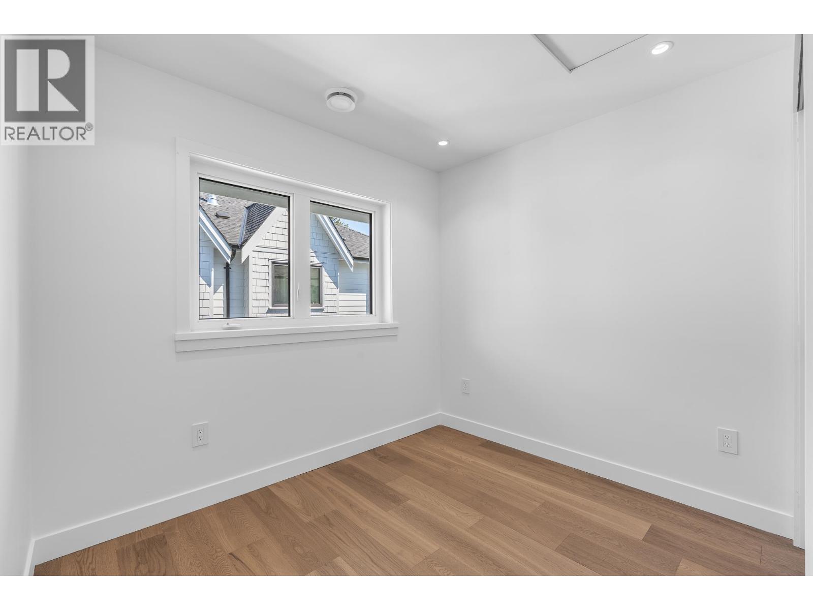 1 1860 MOORE AVENUE, Burnaby
