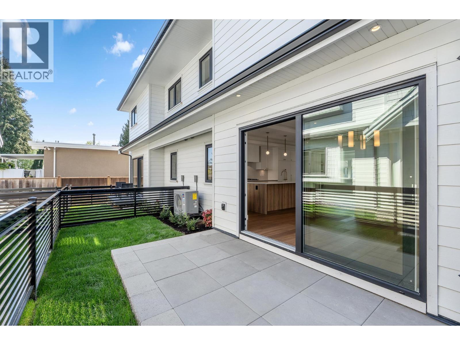 1 1860 MOORE AVENUE, Burnaby