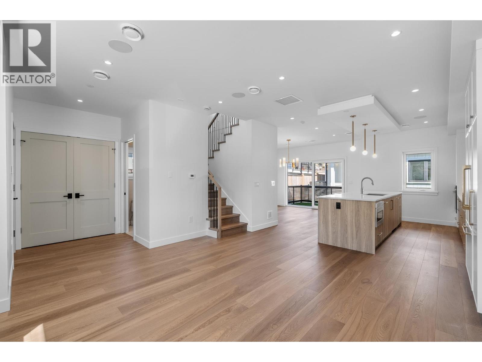 1 1860 MOORE AVENUE, Burnaby