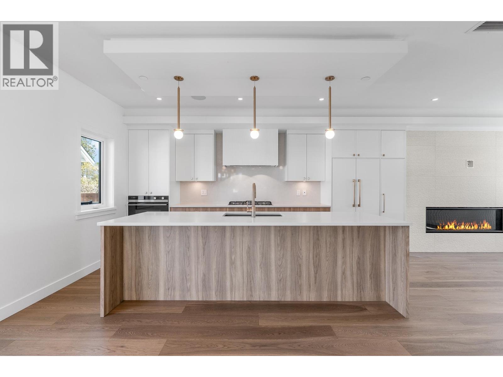 1 1860 MOORE AVENUE, Burnaby