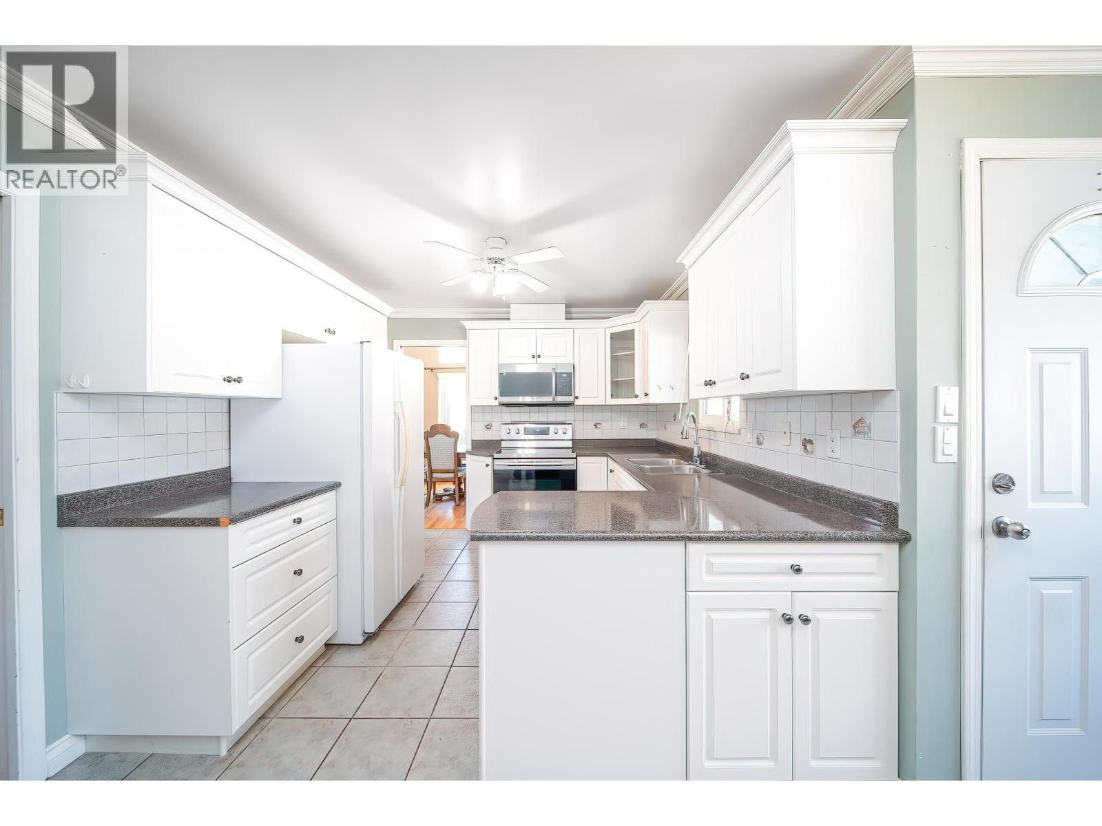 5 Bed, 3 Bath House for Sale in Burnaby – 951 EVERETT CRESCENT, Burnaby - Image 16