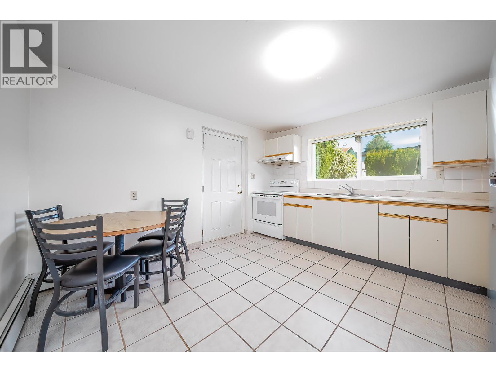 5 Bed, 3 Bath House for Sale in Burnaby – 951 EVERETT CRESCENT, Burnaby - Image 2