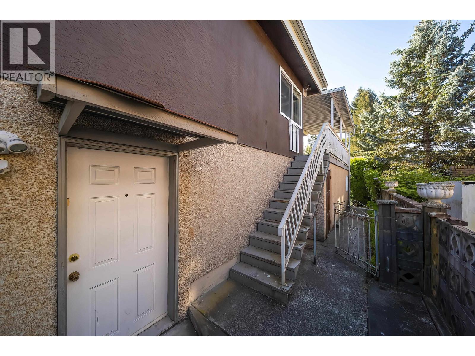 5 Bed, 3 Bath House for Sale in Burnaby – 951 EVERETT CRESCENT, Burnaby - Image 9