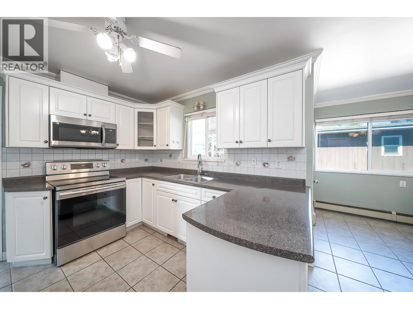 5 Bed, 3 Bath House for Sale in Burnaby – 951 EVERETT CRESCENT, Burnaby - Image 4