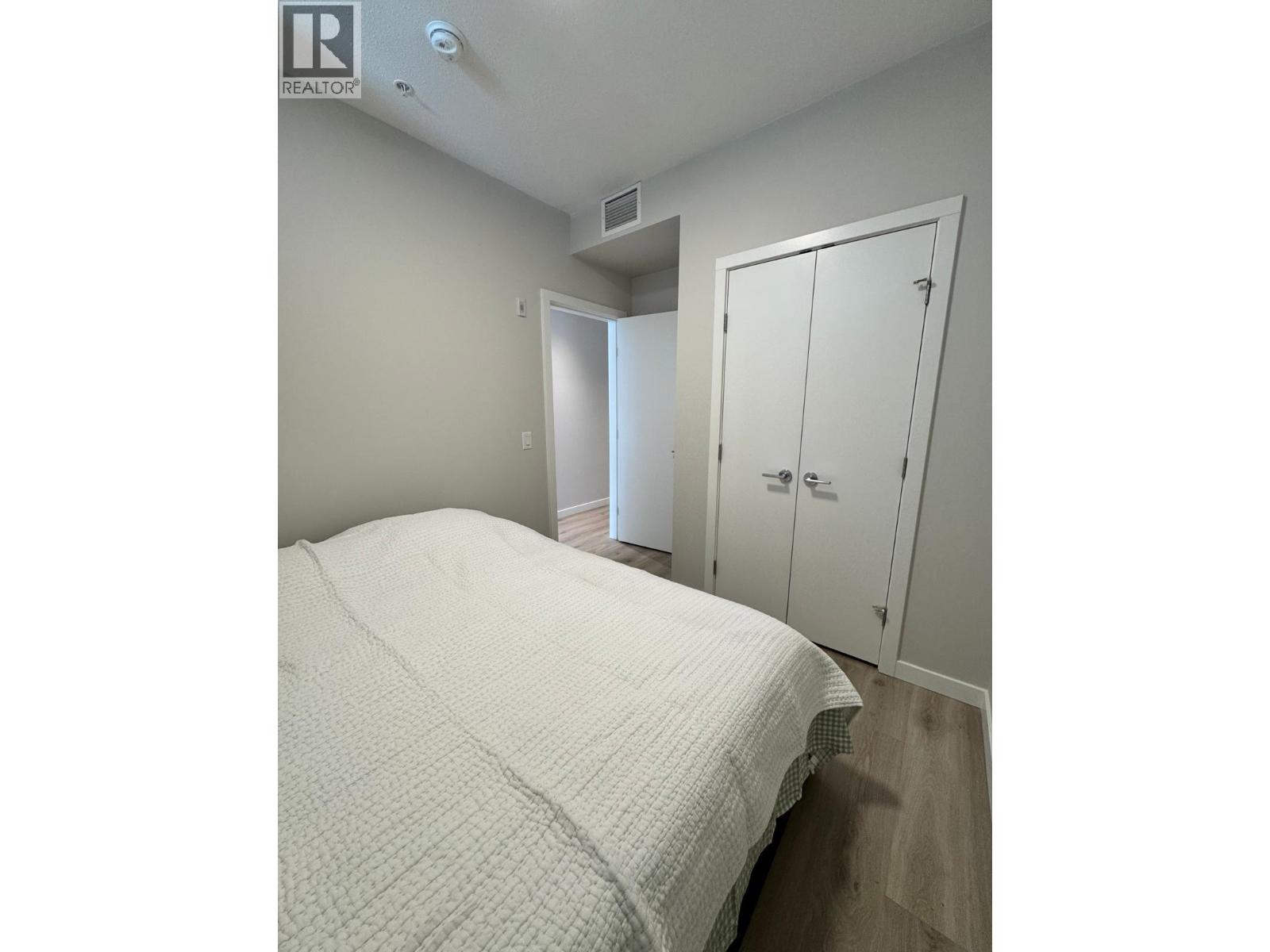 410 110 E 17TH STREET, North Vancouver