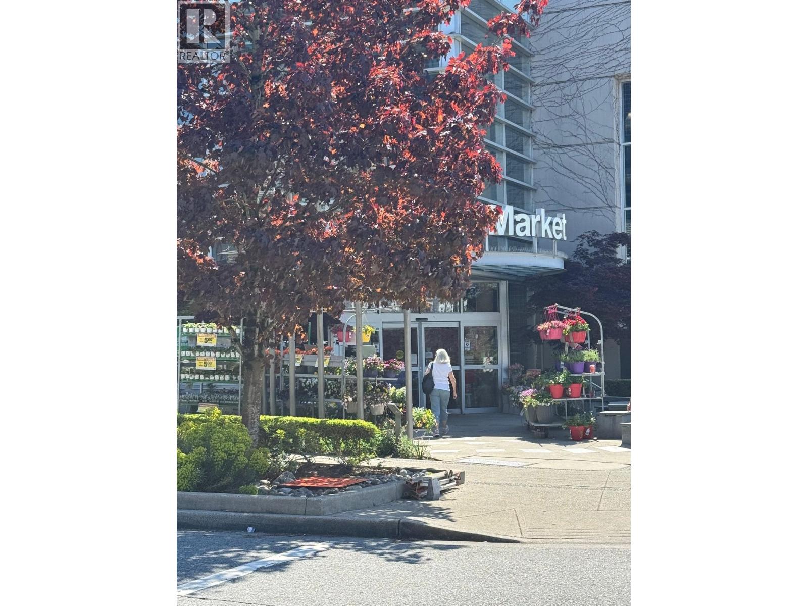 410 110 E 17TH STREET, North Vancouver