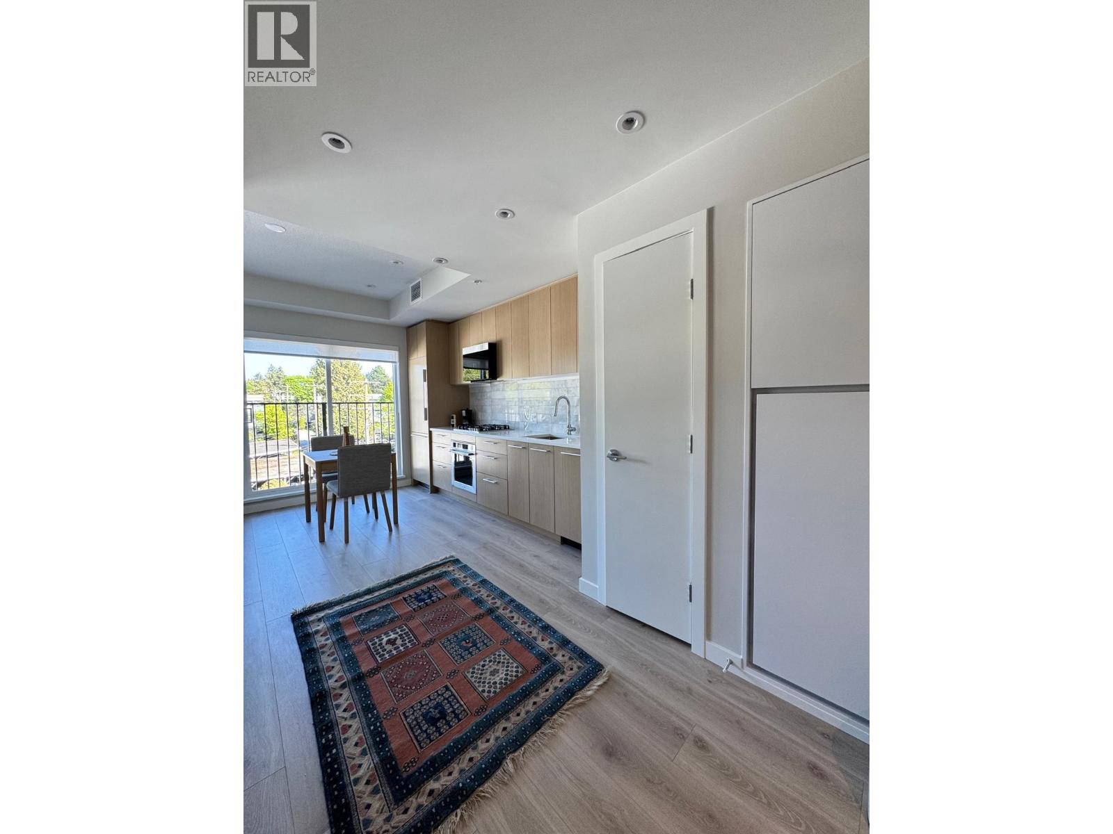 410 110 E 17TH STREET, North Vancouver