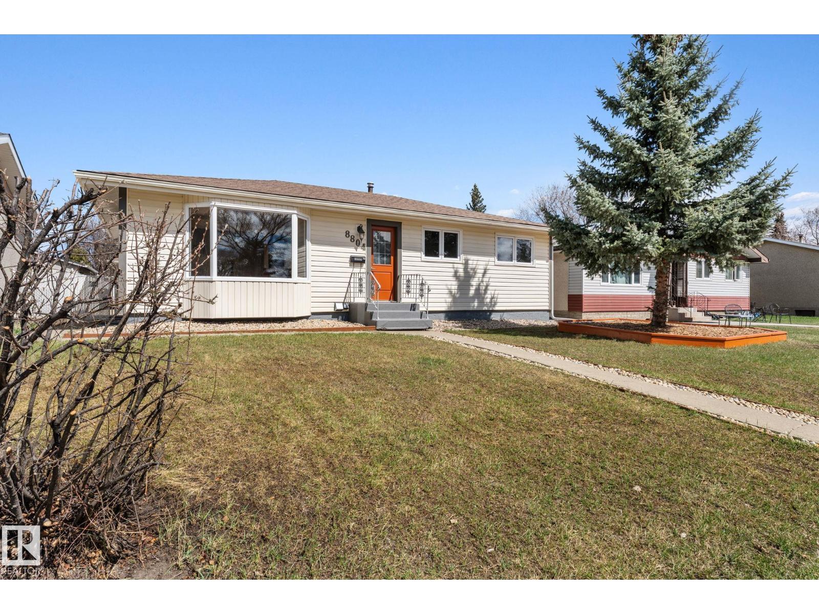8804 135 AV NW, Edmonton