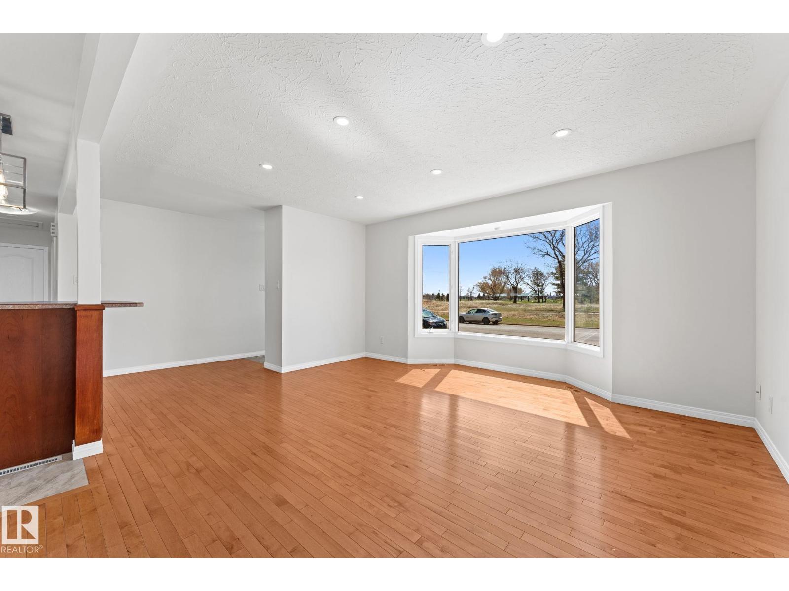 8804 135 AV NW, Edmonton