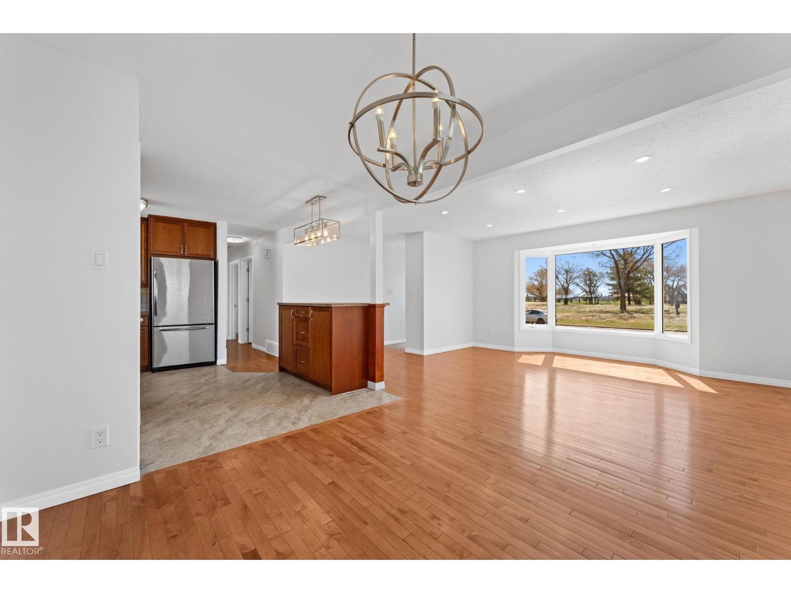 8804 135 AV NW, Edmonton