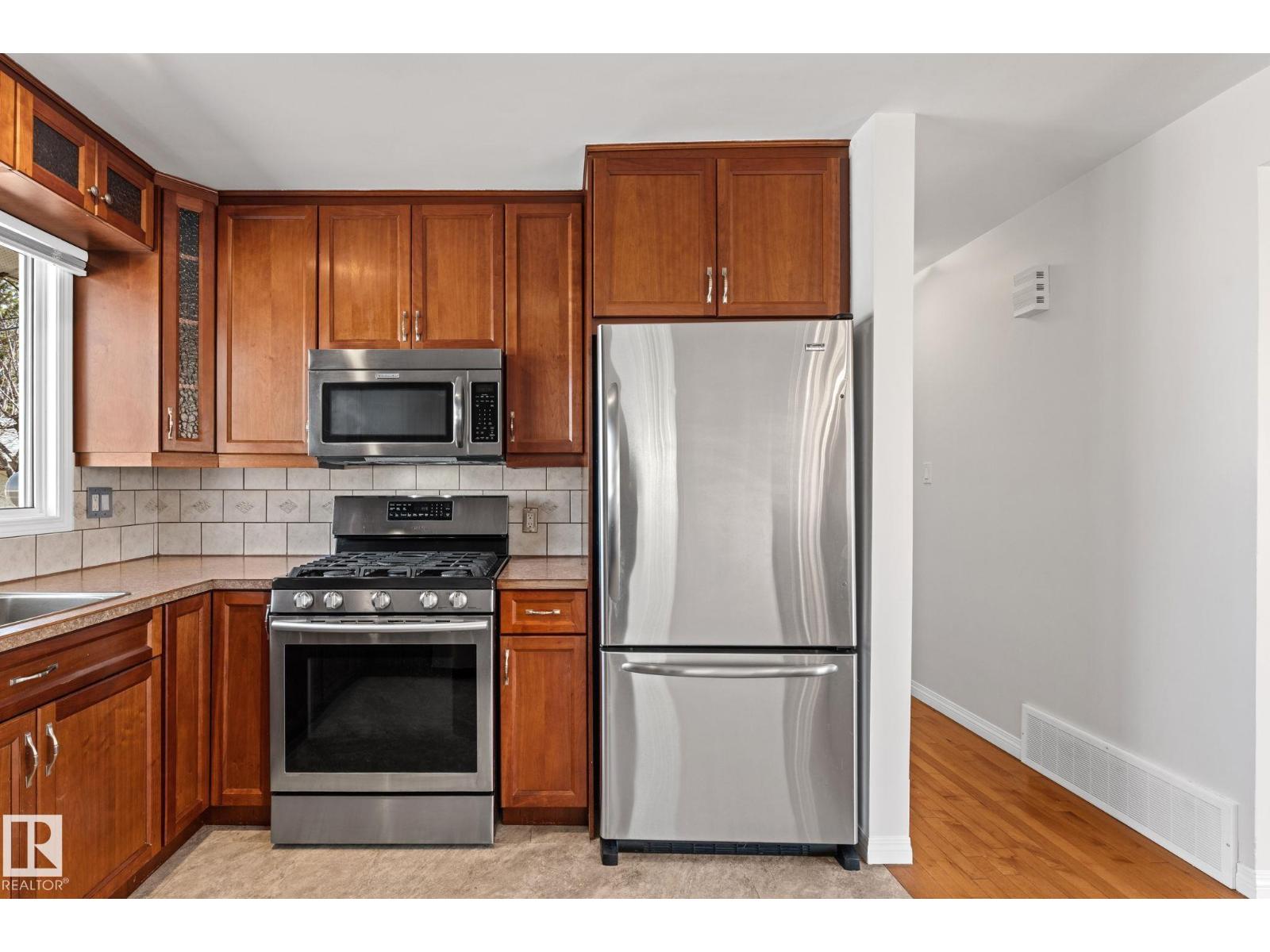 8804 135 AV NW, Edmonton