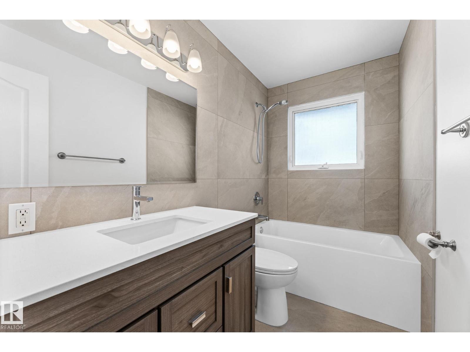 8804 135 AV NW, Edmonton