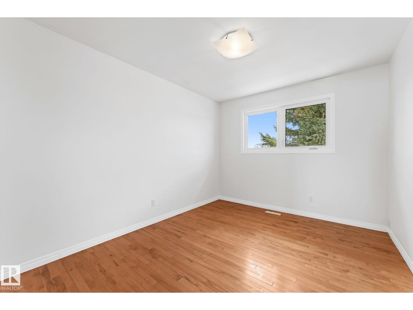 8804 135 AV NW, Edmonton