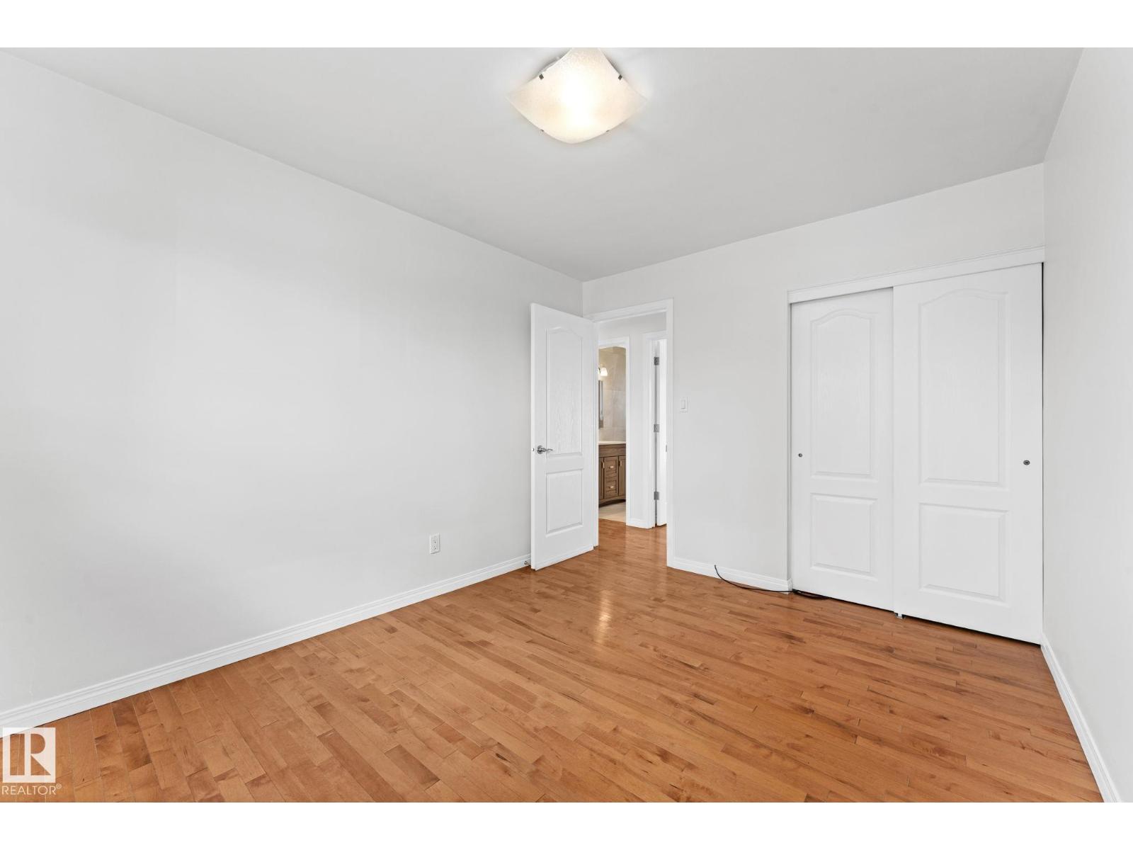 8804 135 AV NW, Edmonton