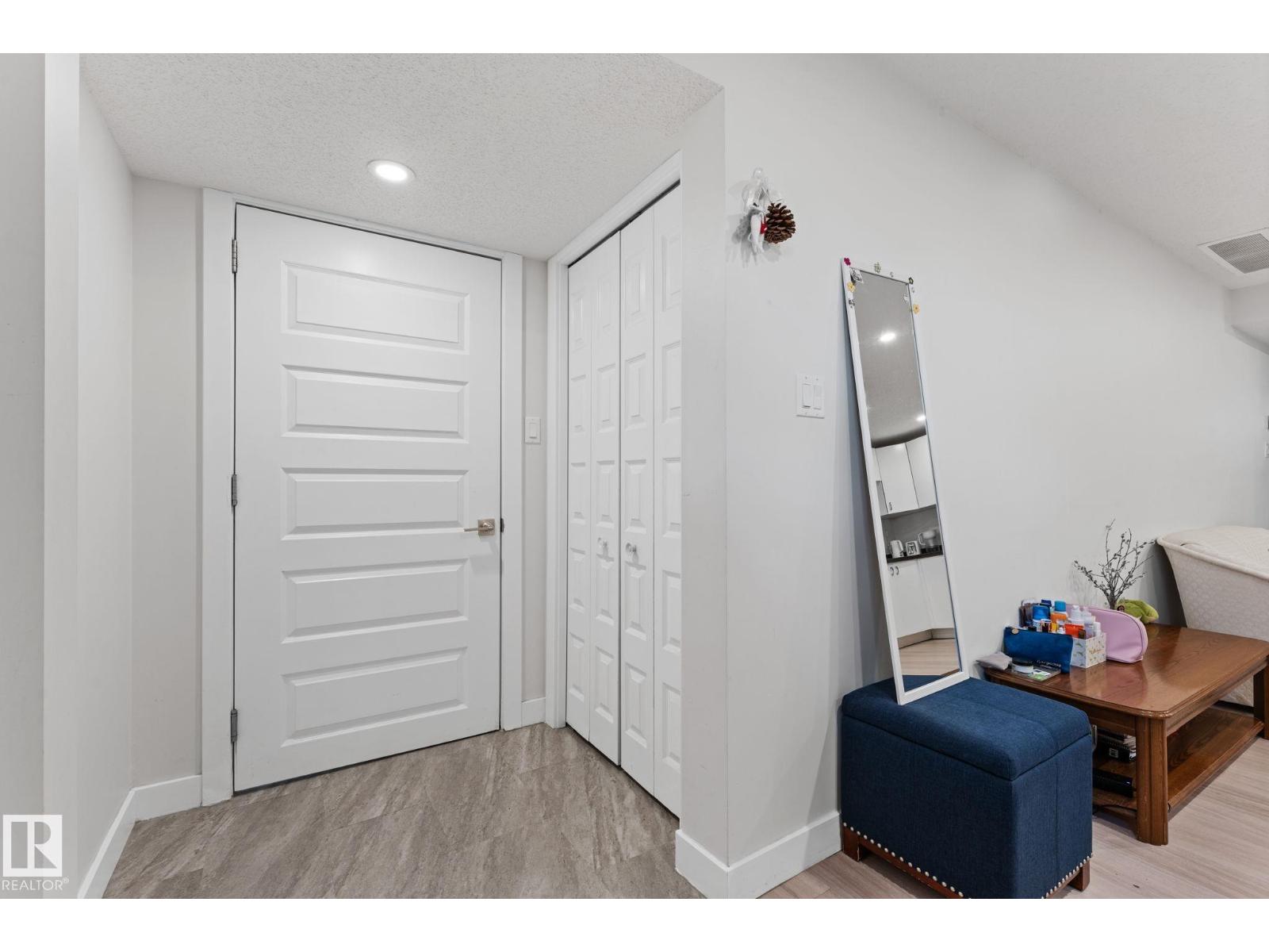 8804 135 AV NW, Edmonton